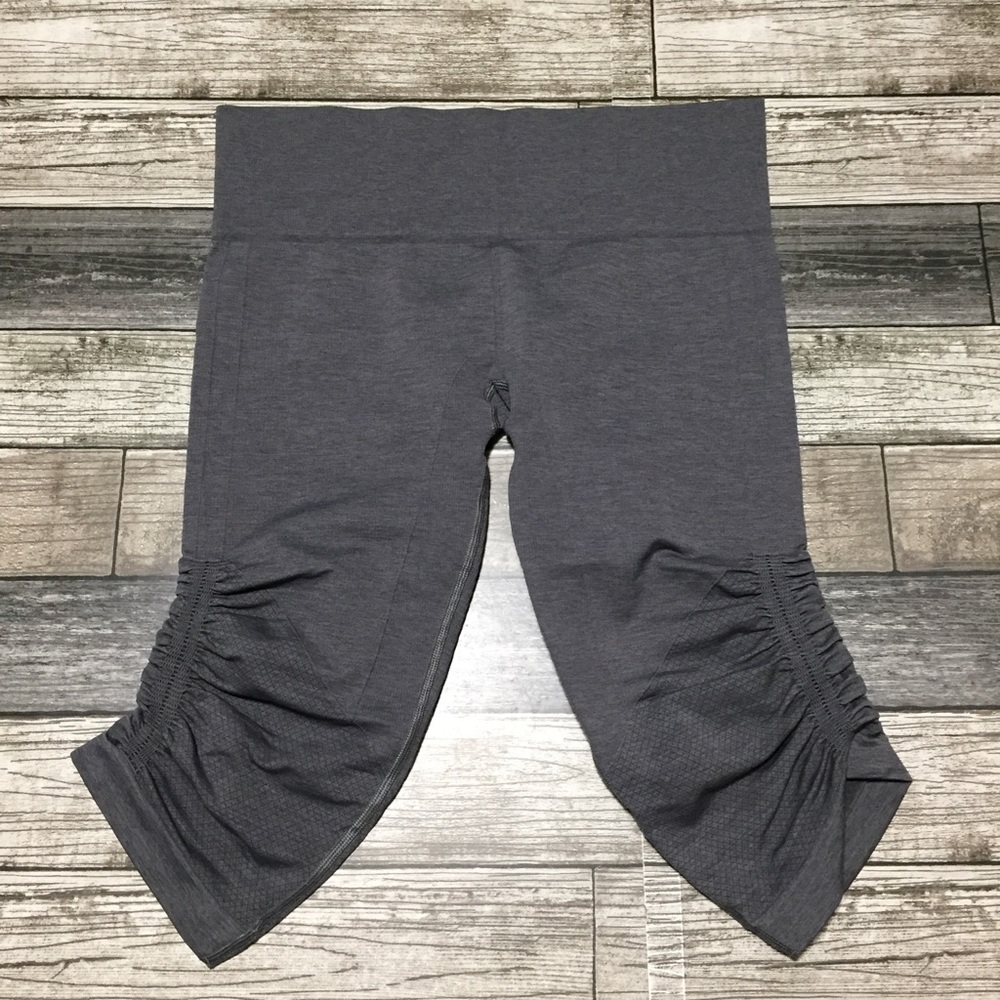 Lululemon Crop Leggings Women’s 10 (Inseam 16) Gray Ruffled Side Stretch. - Picture 8 of 9